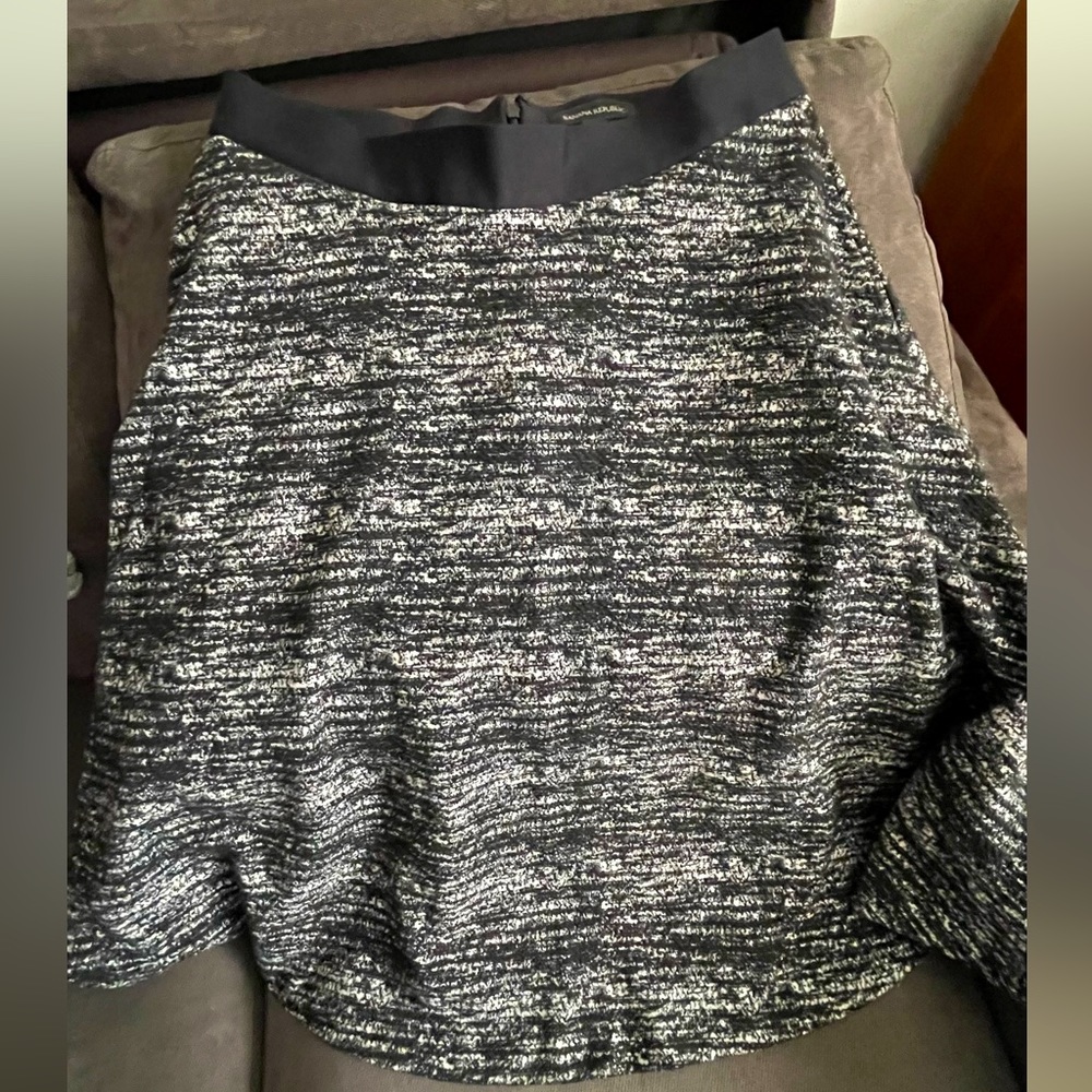 Wool mid/long black white skirt banana republic size 12